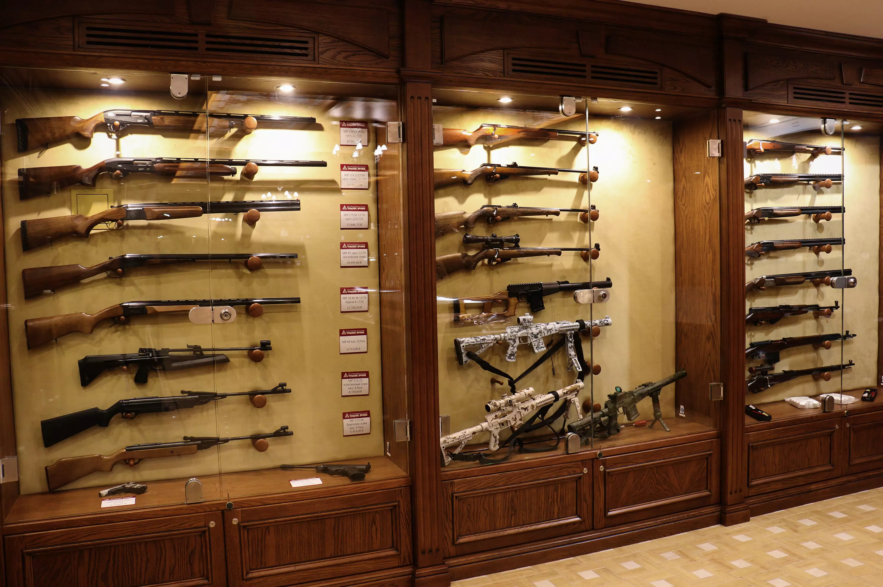 Покупка оружия в Оружейном салоне
